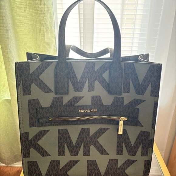 Michael Kors Kenly Signature Army Green Large Tote - Picture 1 of 3